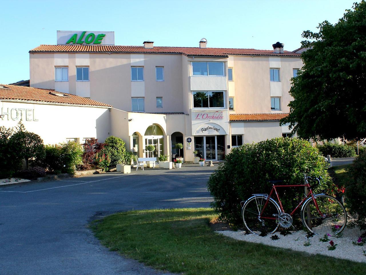 Logis Hotel Restaurant Aloe レ・ゼルビエ エクステリア 写真
